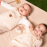 Conj. jardineira linho urso + body manga longa