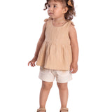 Conj. blusa sem manga em tecido gaze bordado bege + shorts linho