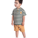 Conj. camiseta listrada verde + bermuda saruel caramelo