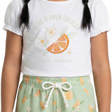 Conjunto infantil blusa malha off-white e shorts moletinho verde estampado laranjas