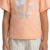 Conjunto infantil blusa malha salmão e shorts tecido ecológico listrado bege