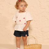 Conj. blusa ciganinha manga curta bordada cerejas + shorts jeans