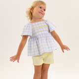 Conj. blusa evasê manga curta xadrez + shorts sarja amarelo pastel