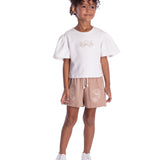 Conjunto infantil blusa cotton off-white e shorts piquet marro claro bordado