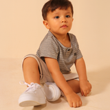 Conj. camiseta manga curta listrada + bermuda bege