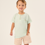 Conj. camiseta manga curta verde claro + bermuda bege