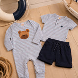 Conjunto bebê body malha canelada listrado azul e bermuda piquetom marinho