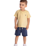 Conjunto infantil camiseta malha amarelo manteiga e bermuda moletinho marinho