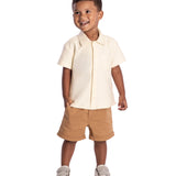 Conjunto infantil camisa malha sarjada bege claro e bermuda sarja com elastano marrom claro