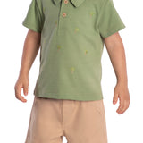 Conjunto infantil polo malha piquet bordado verde e bermuda sarja com elastano bege
