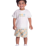 Conjunto infantil camiseta malha off-white estampada e bermuda sarja bege