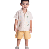 Conjunto infantil camisa linho bordada e bermuda sarja amarela