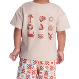 Conjunto infantil camiseta suedine bege e bermuda malha sarjada estampada