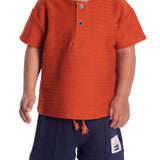 Conjunto infantil camiseta malha texturizada terracotta e bermuda moletinho marinho
